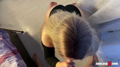 रेडहेड शोषक डिक आणि फकिंग अप, तिच्या नितंबावर कम मिळवणे